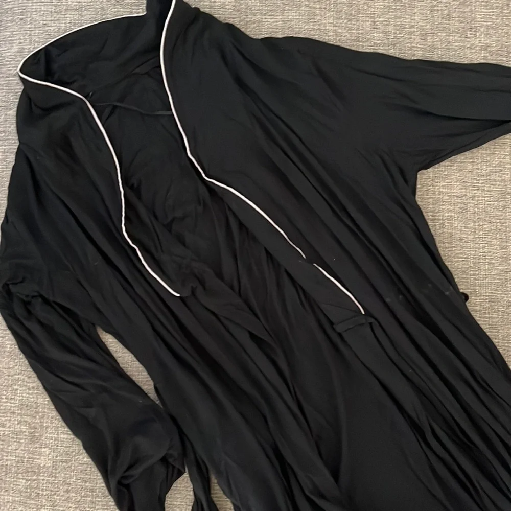 Black Robe - Picture 1 of 1